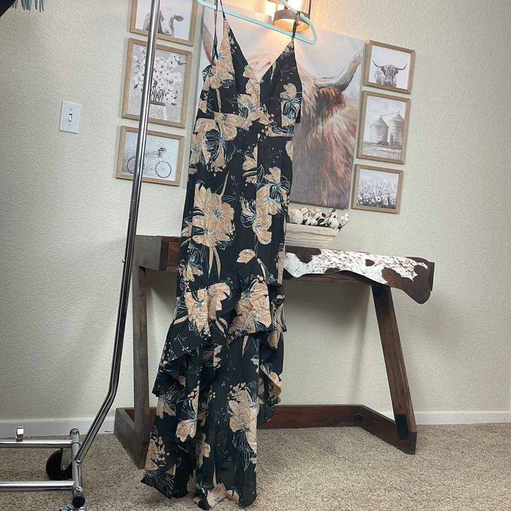 Lulu‘s new with tags floral black high low maxi dress
